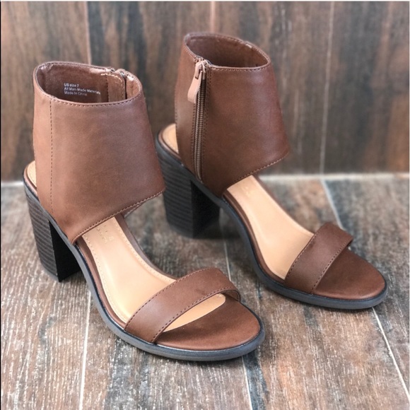 Texas Brown Open Toe Cuff Ankle Sandals - Picture 6 of 8