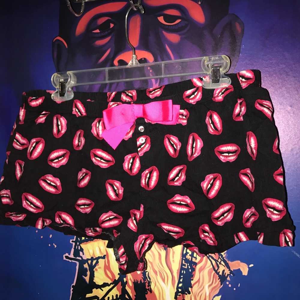 Cotton On night shorts lips print size large