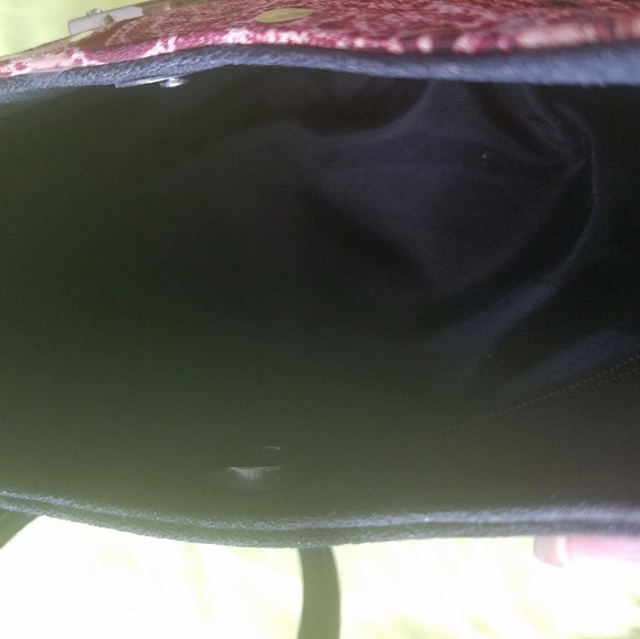 Guess purse - Picture 3 of 4