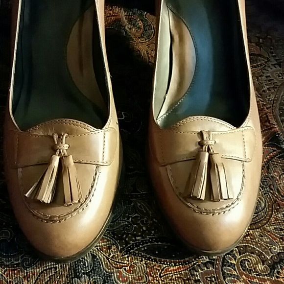 Great Eddie Bauer heels - Picture 1 of 6