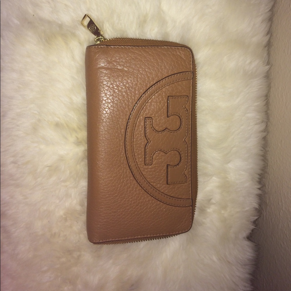 Tory Burch wallet