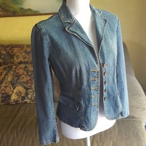 Adorable jeans jacket 💜