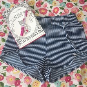 Adorable Volcom navy & white stripped shorts💛