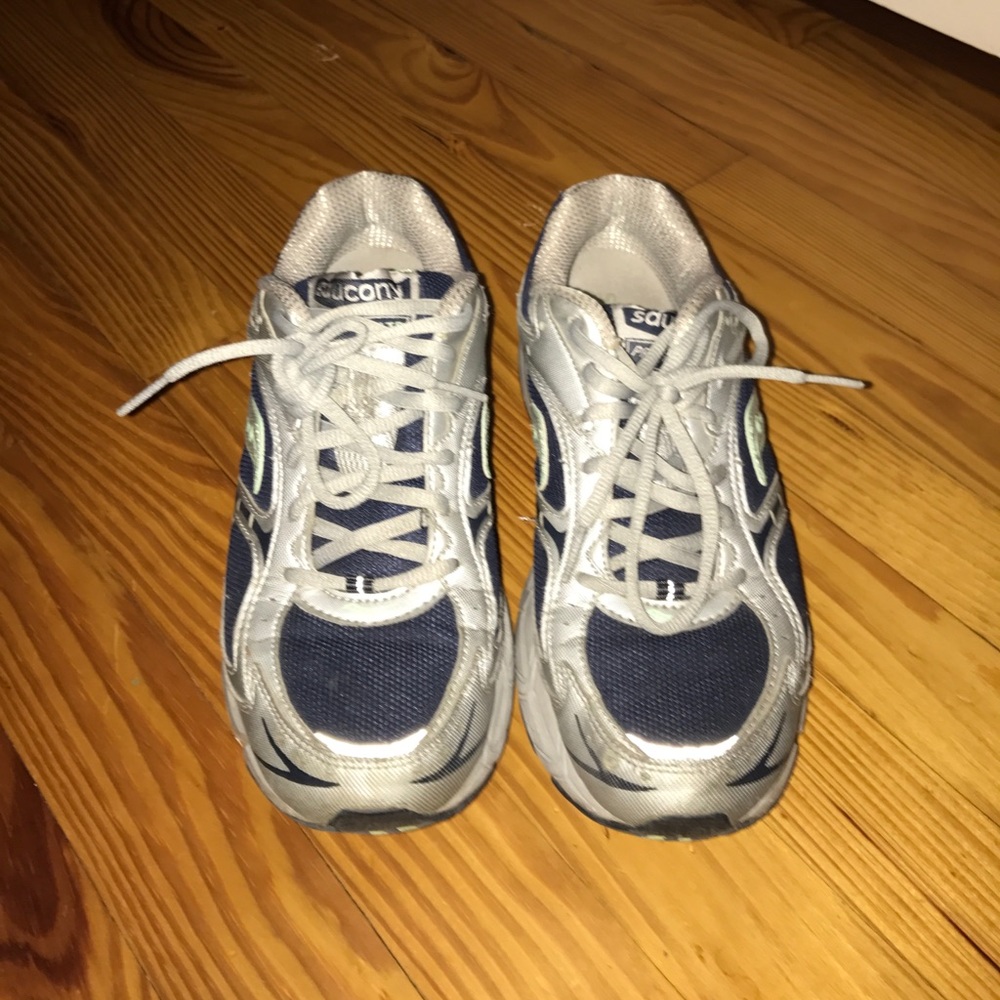 Saucony tennis shoes / sneakers