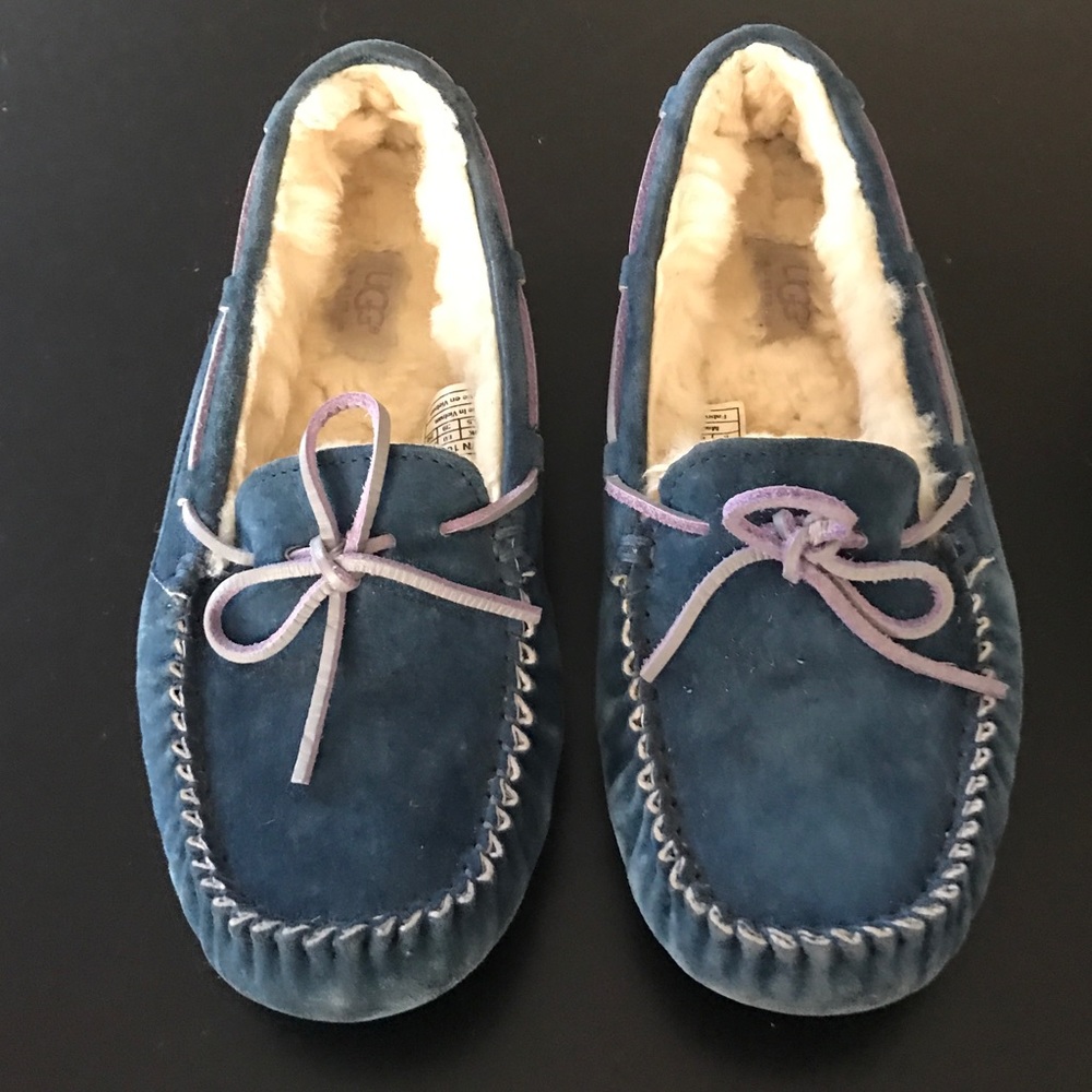 UGG Navy Blue slippers barely worn! Size 8
