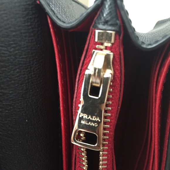 ***SOLD***Authentic Prada Lux Small Crossbody Bag - Picture 5 of 8