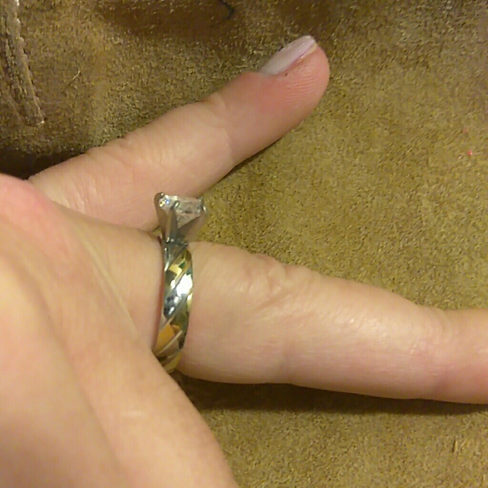 Engagement ring! - Picture 2 of 4