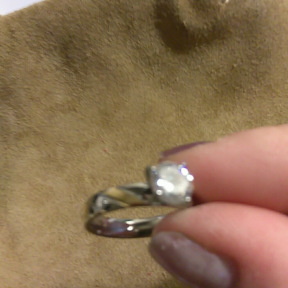 Engagement ring! - Picture 3 of 4