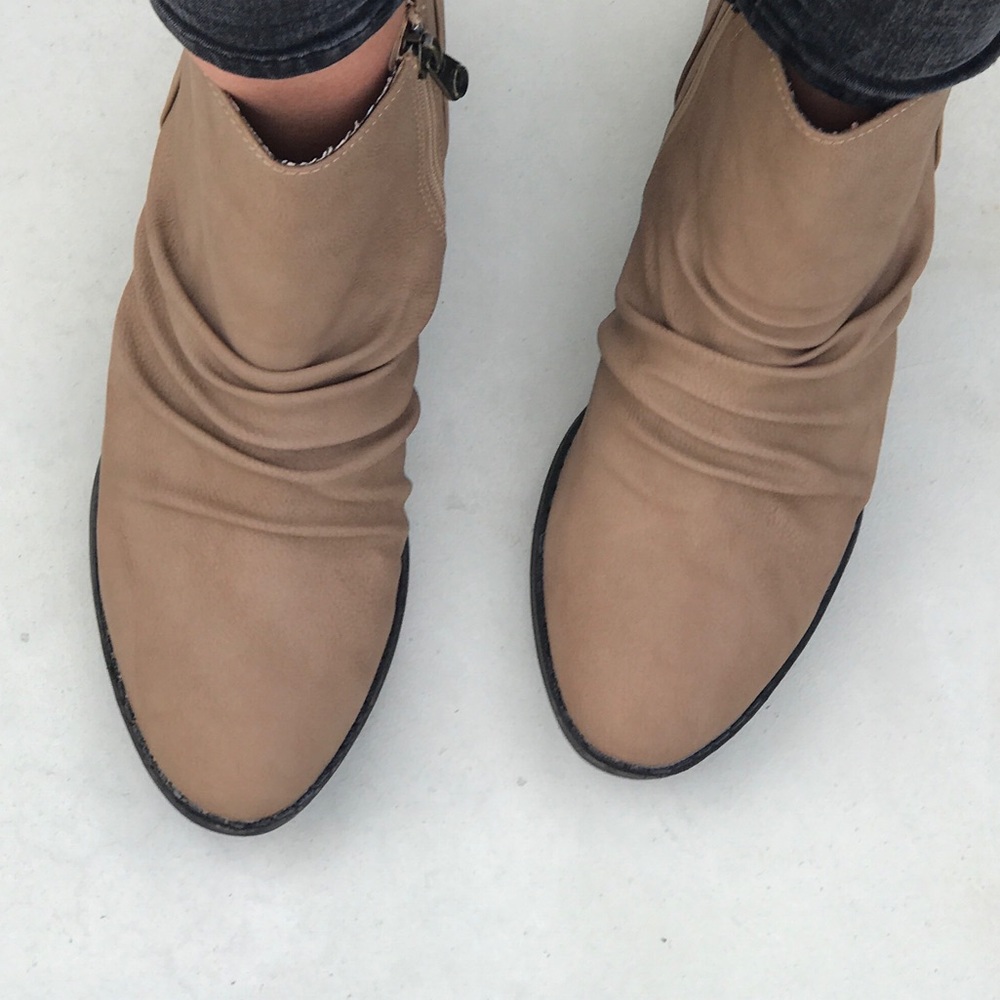 Shoes! Chic Tan Rushed Top Ankle Booties - Picture 5 of 5