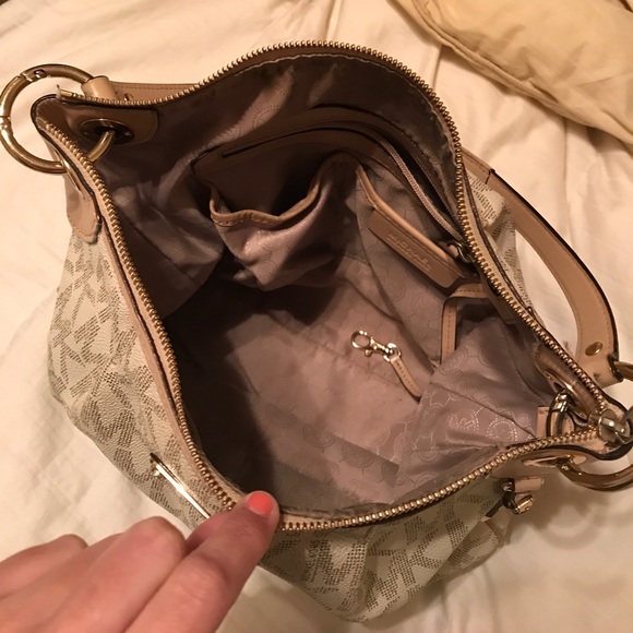 Light cream MK purse - Picture 4 of 5