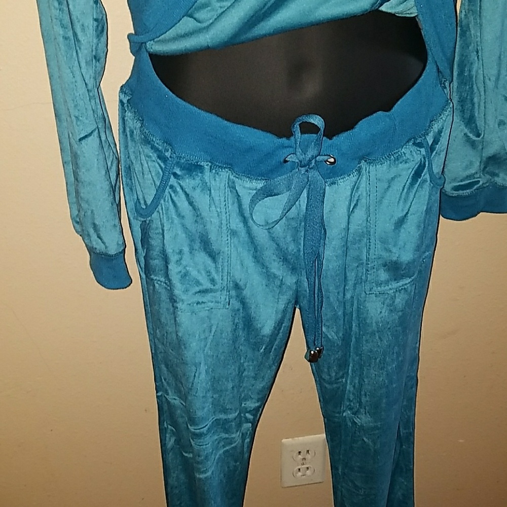 Velour Set - Picture 2 of 5