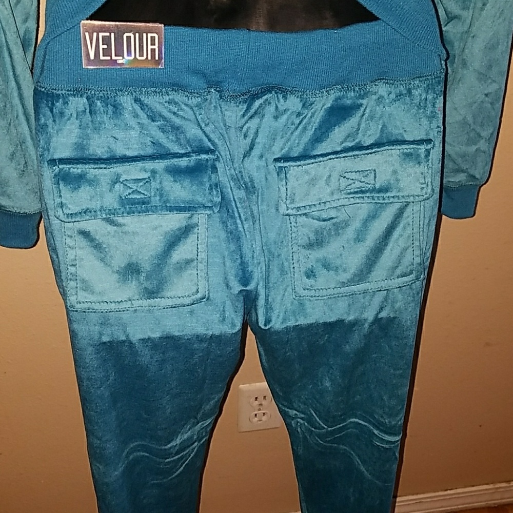 Velour Set - Picture 3 of 5