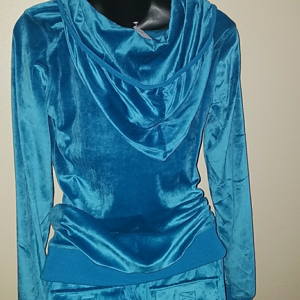 Velour Set - Picture 4 of 5