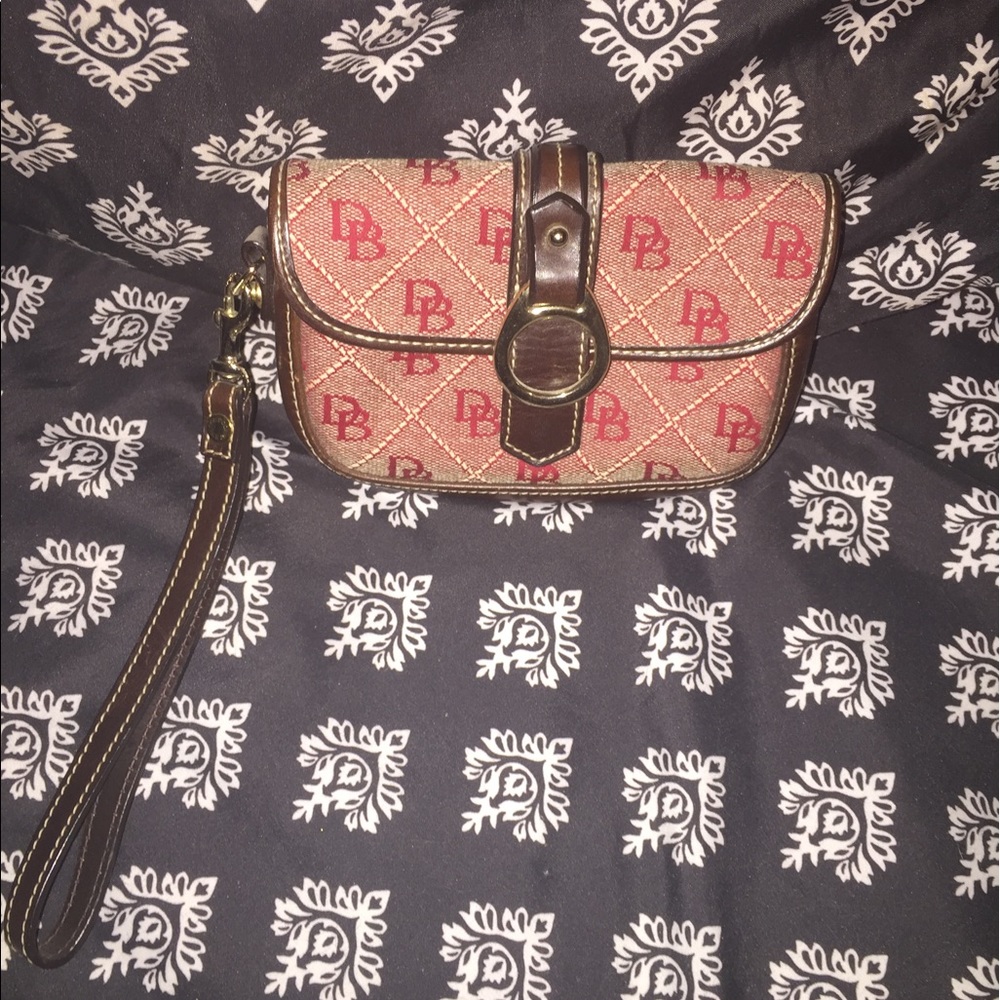 Dooney & Bourke small wristlet!