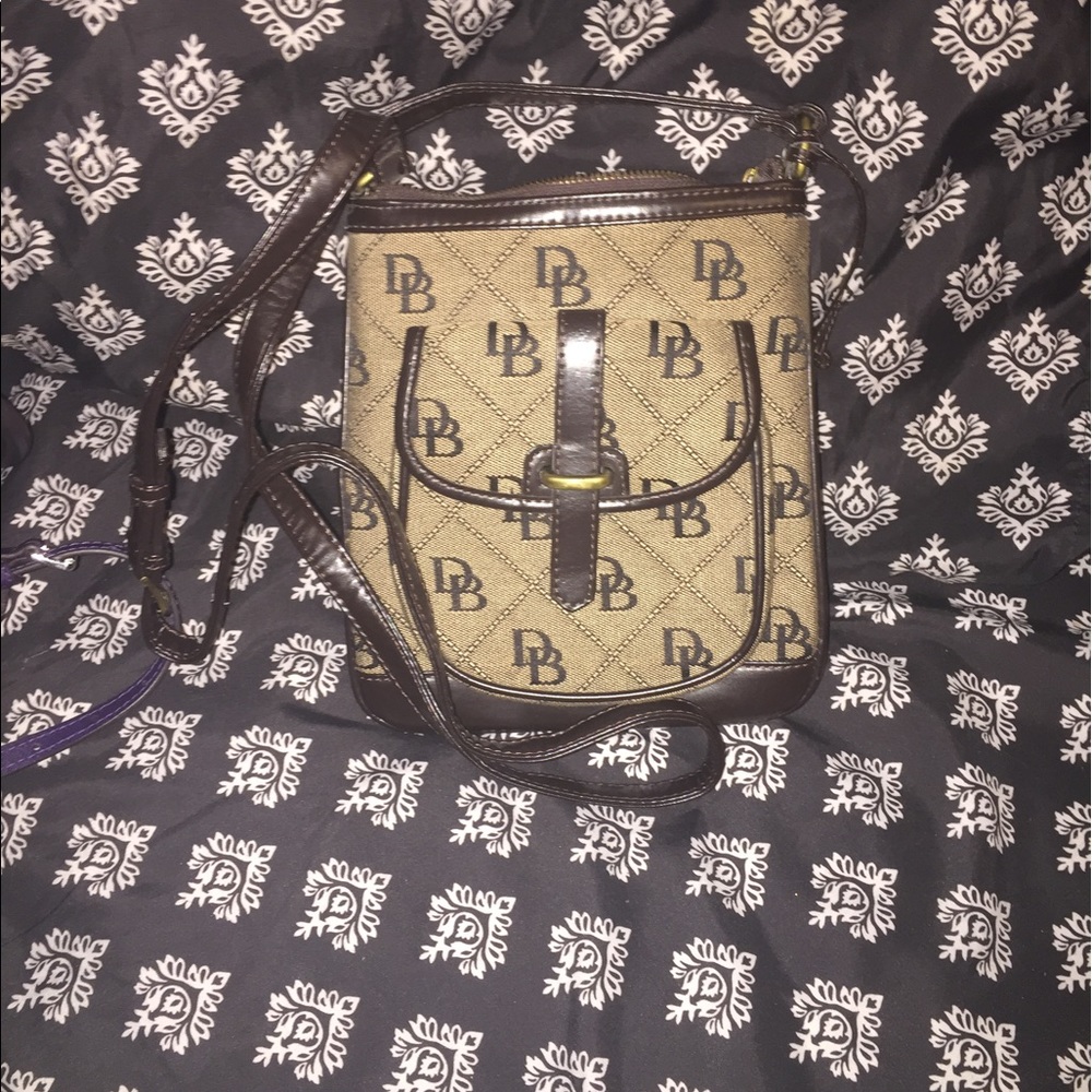 Vintage Dooney and Bourke cross body bag!