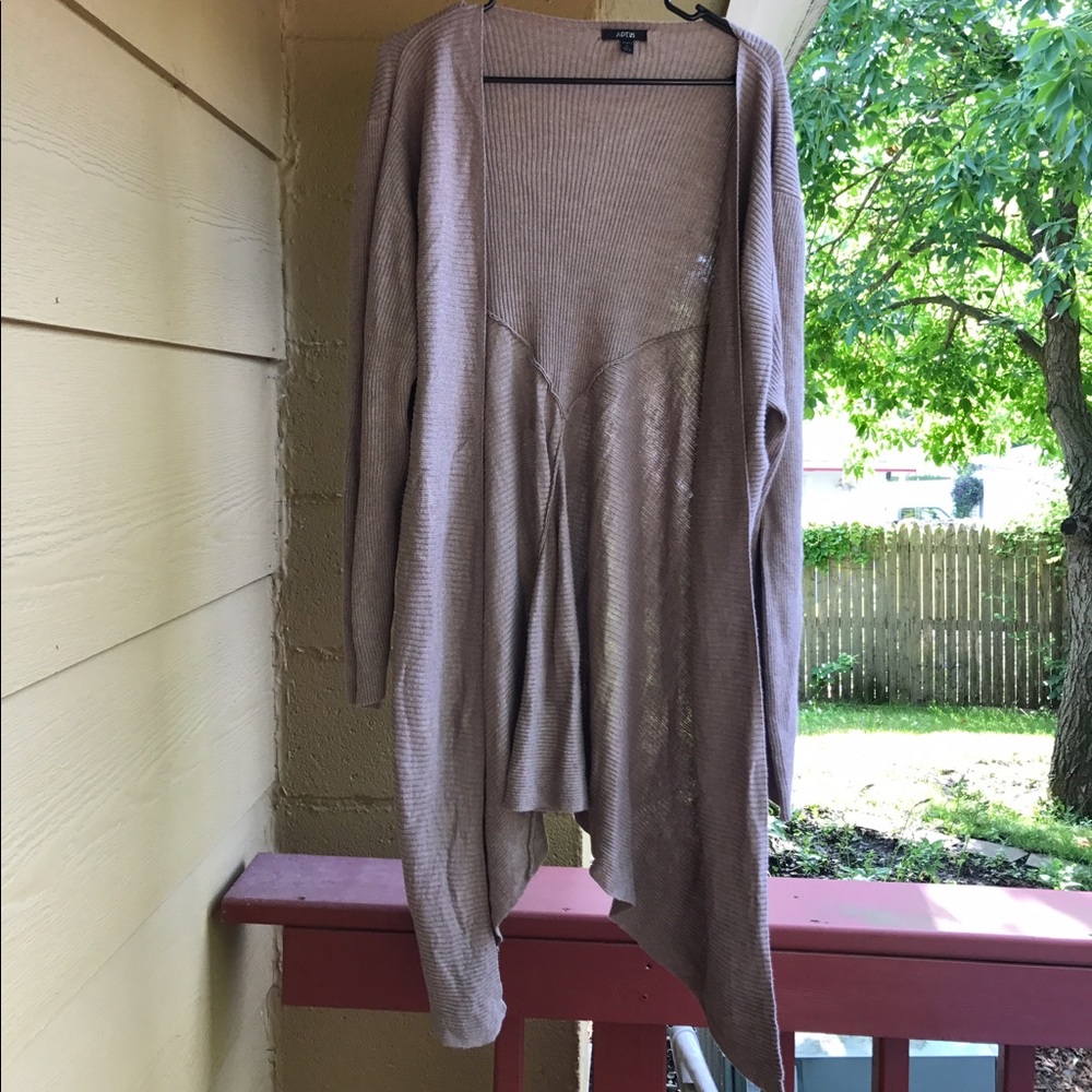 Apt 9 1x flyaway cardigan, longer in the front