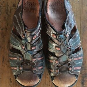 Men's closed toe fisherman's sandal