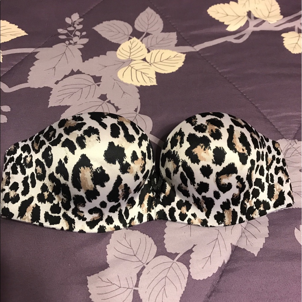 32AA VS Bombshell strapless bra