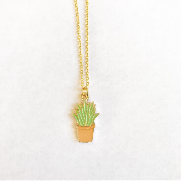 Jewelry - Dainty succulent necklace