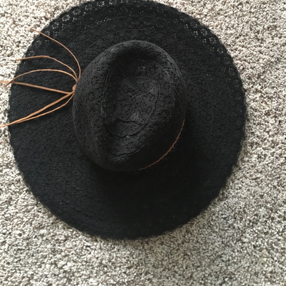 Black sun hat, worn ONCE