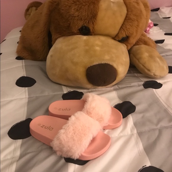 **SOLD** Kids Fur Slides - Pink Sz 12 Youth - Picture 2 of 5