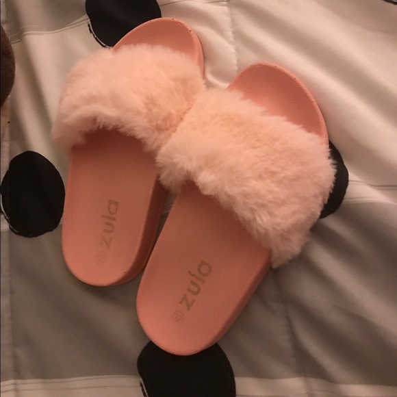 **SOLD** Kids Fur Slides - Pink Sz 12 Youth - Picture 3 of 5