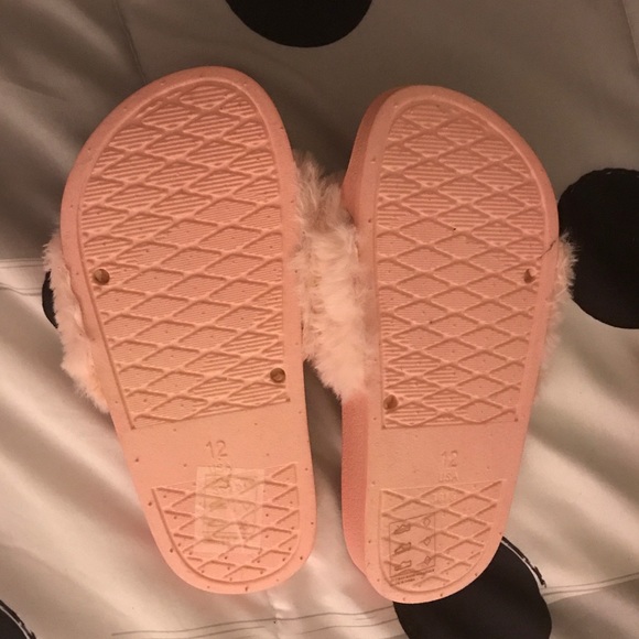**SOLD** Kids Fur Slides - Pink Sz 12 Youth - Picture 4 of 5