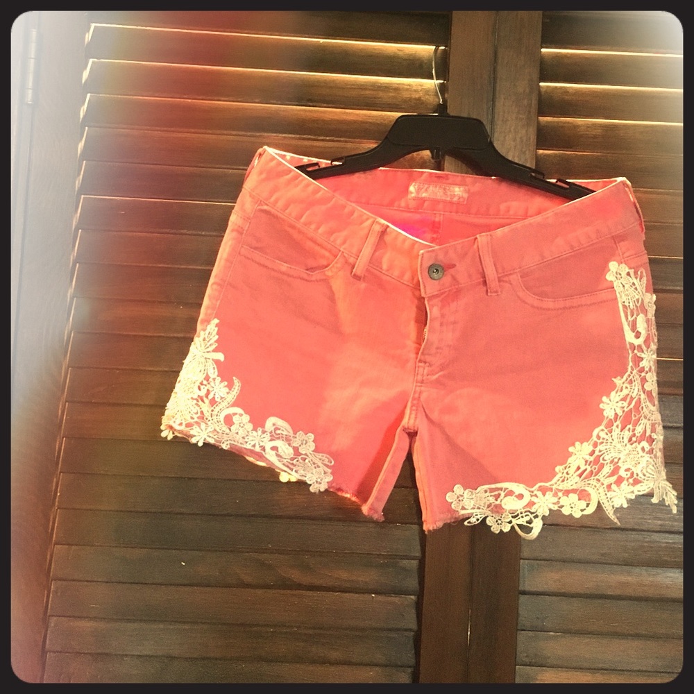 Guess Jean shorts with Lacey accents !
