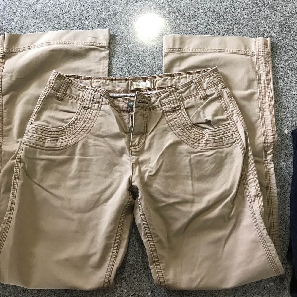 MOVING SALE! Like New Maurice's Kahkis