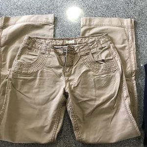 MOVING SALE! Like New Maurice's Kahkis