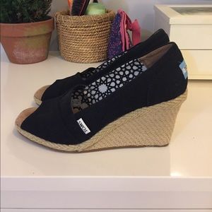 Toms black wedge