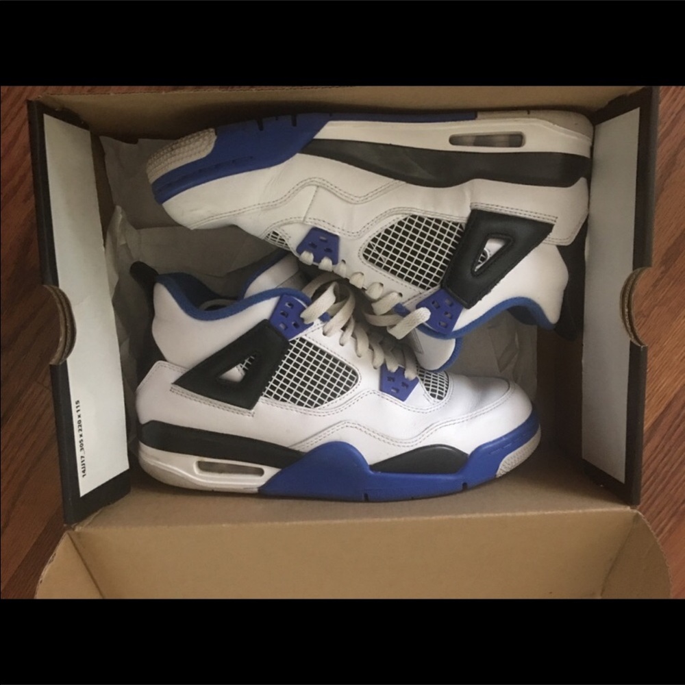 Jordan 4s