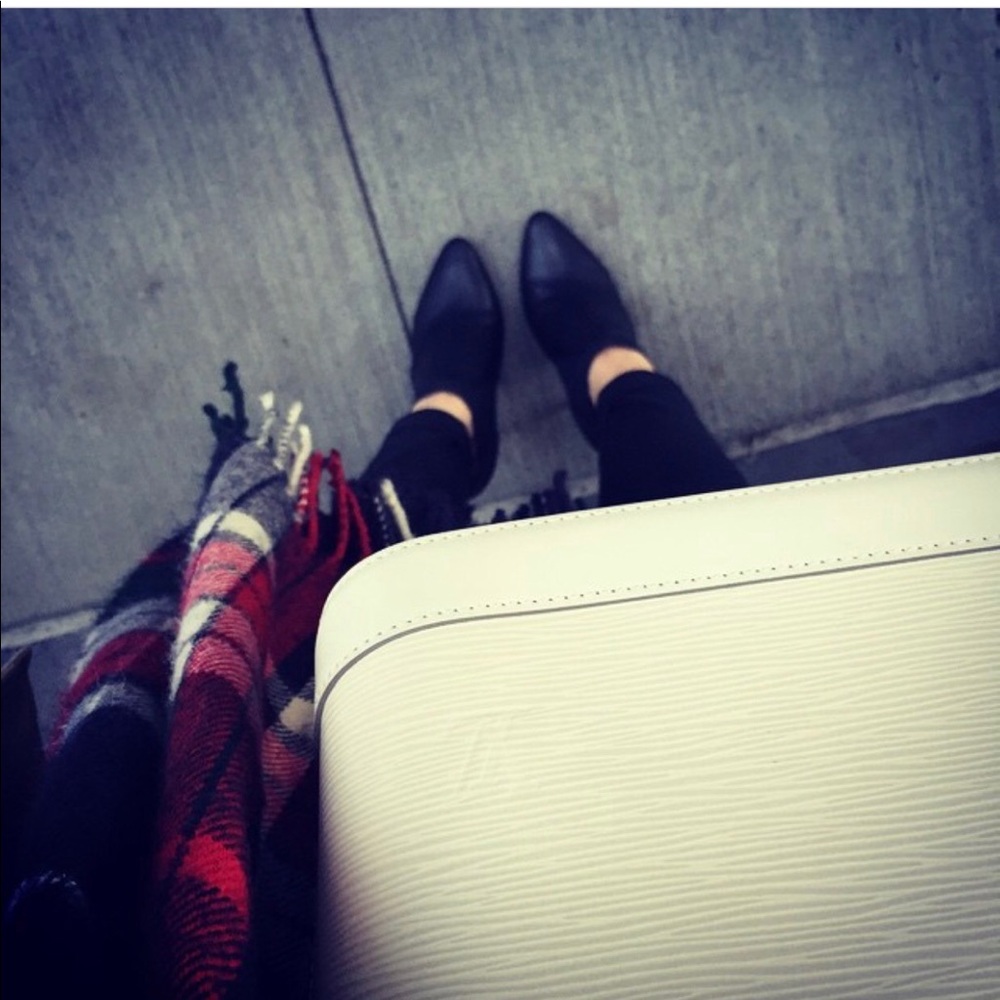 Louis Vuitton - White Epi Alma