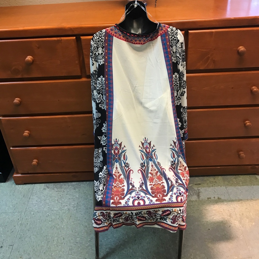 ✨Brand New Dress✨ - Picture 2 of 3