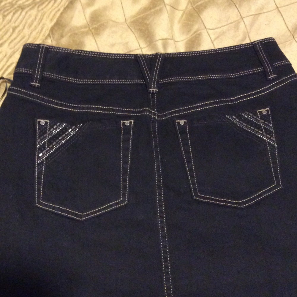NWT WHBM DARK EMBELLISH JEAN SKIRT - Picture 3 of 5