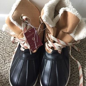 Women's Snow boots.