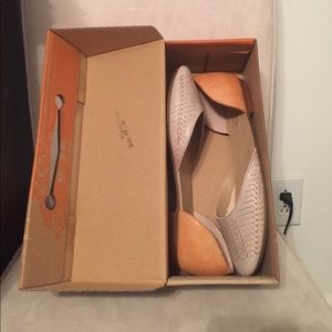 Latigo Mateo grey/tan d'orsay flats