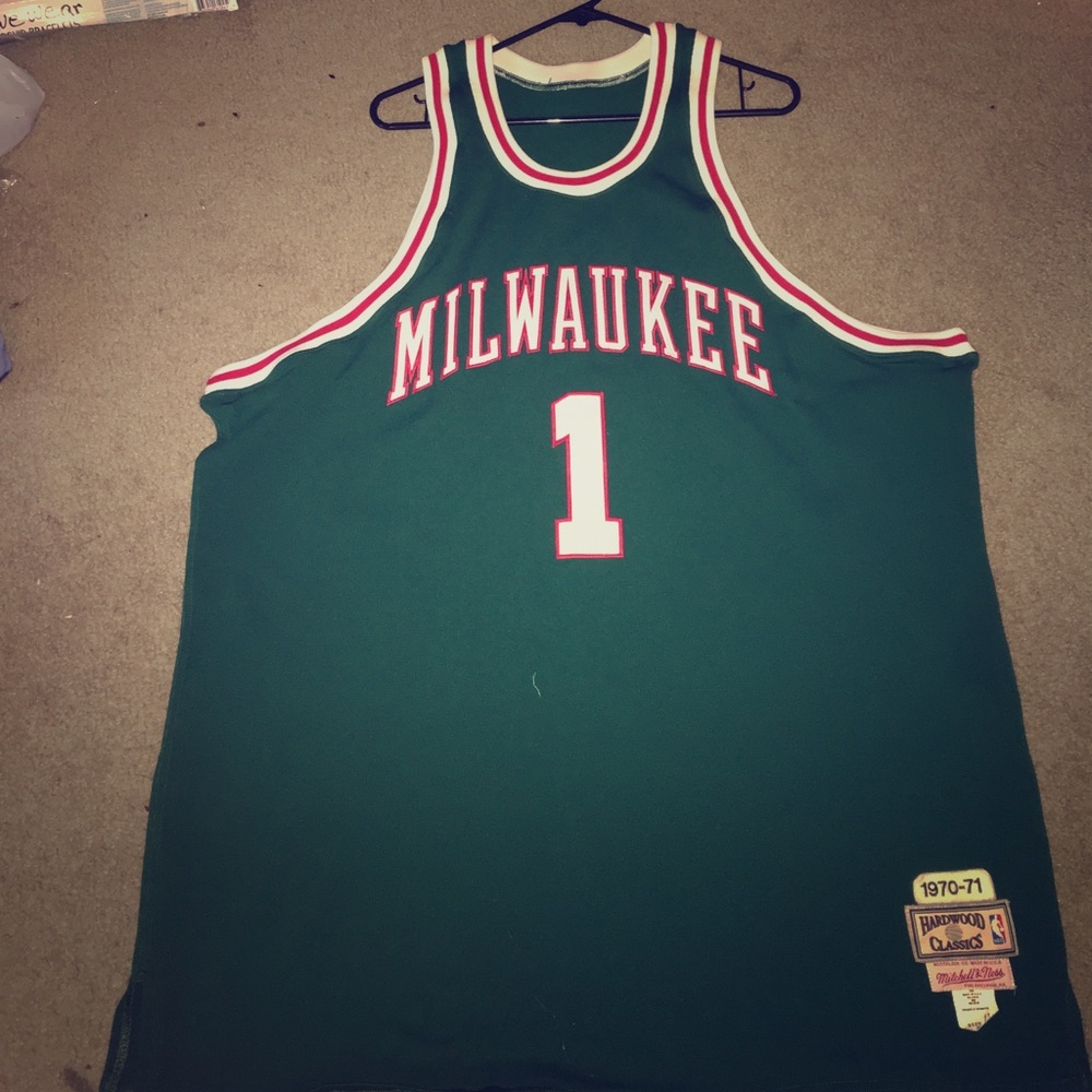Oscar Robertson Mitchell and Ness jersey