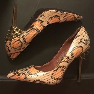 Rachel Roy Miyang Pumps!