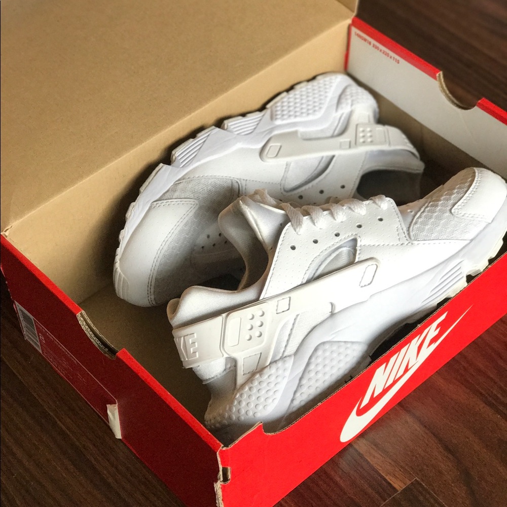 White Nike Huaraches