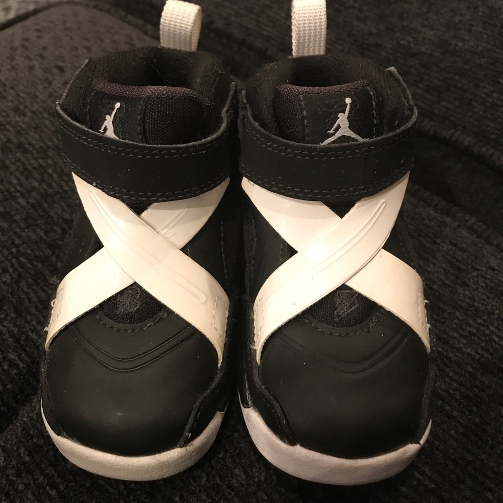 Baby Jordans Sneakers size 5. Barely used.