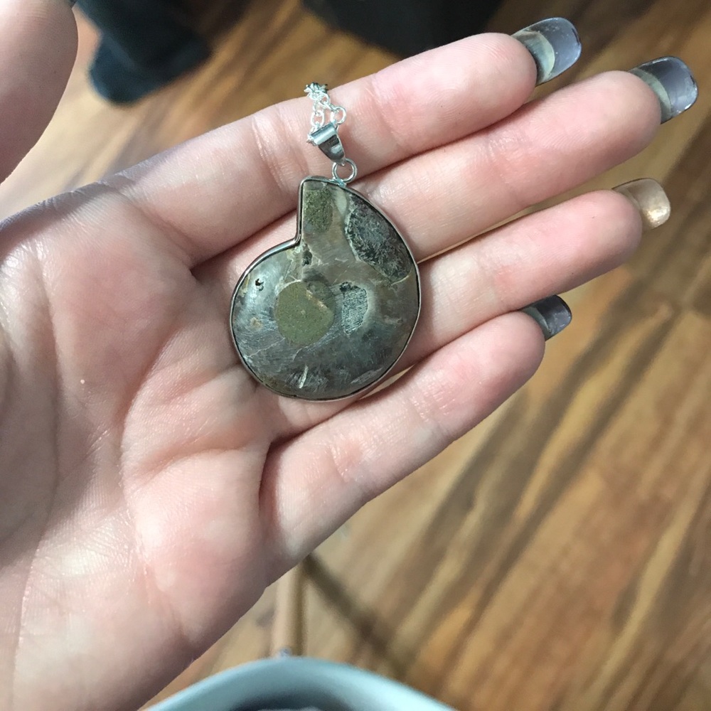 Handmade Shell Necklace - Picture 2 of 2