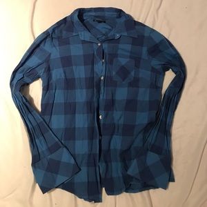 💋Gap blue plaid button down shirt