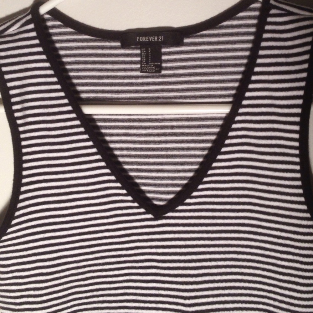 striped crop top - Picture 2 of 4