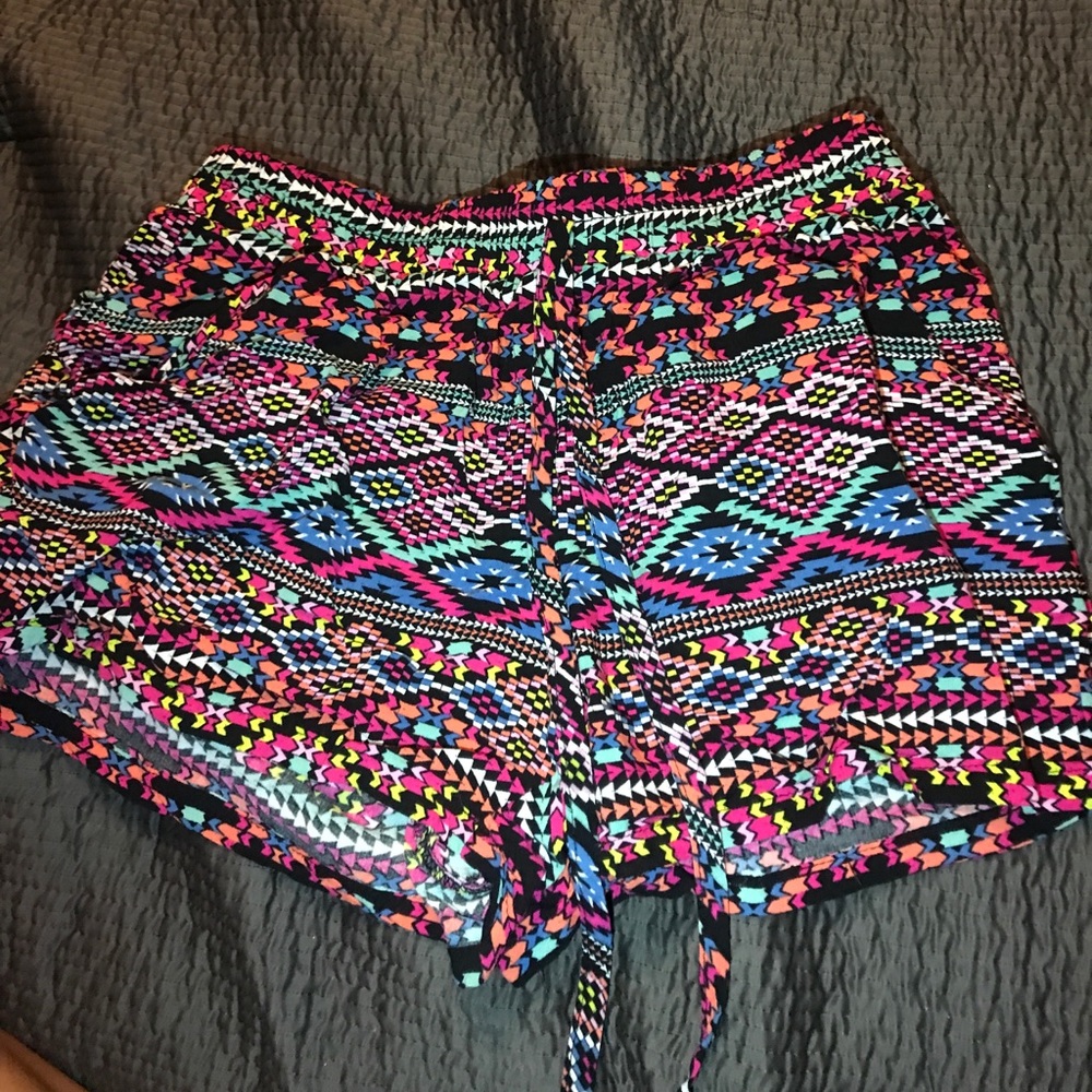 Comfy patterned shorts
