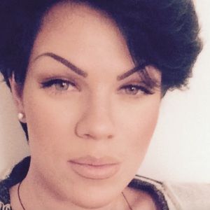 Meet your Posher, Ana