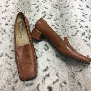 Via aloha size 8 brown dress shoes