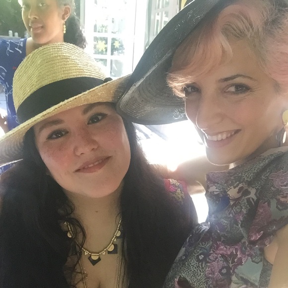 HELLO FELLOW POSHER'S I'M JEANNE! - Picture 3 of 8