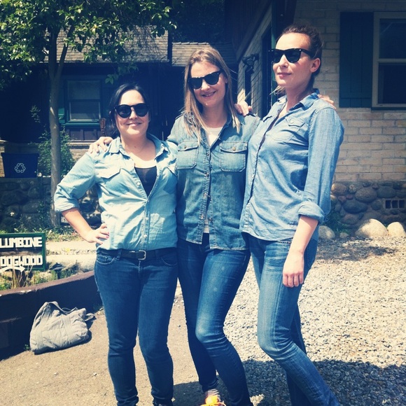 HELLO FELLOW POSHER'S I'M JEANNE! - Picture 4 of 8