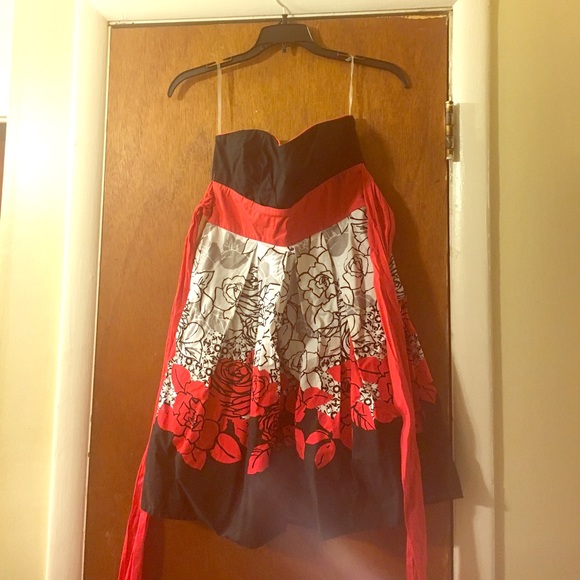 Dresses & Skirts - Red, Black & White Flower Dress!